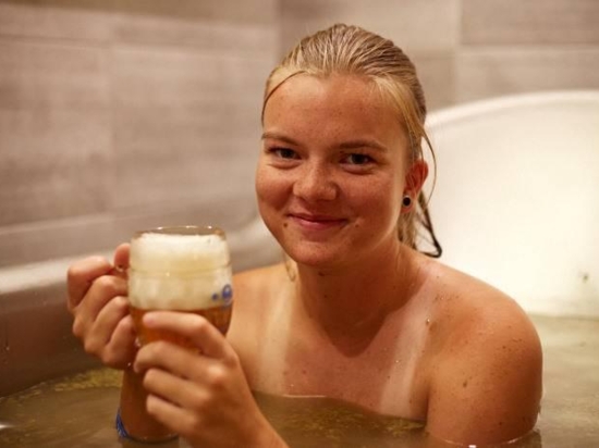 Medová pivní koupel